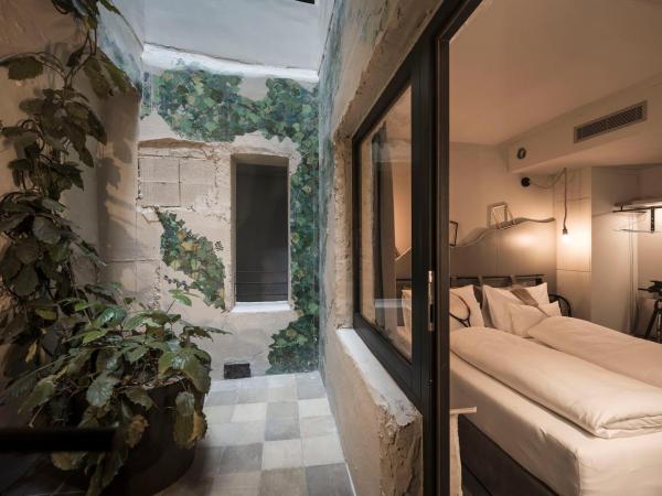 Altstadthotel Weisses Kreuz : photo 7 de la chambre budget double room besenkammer