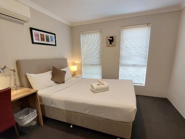 Ellard Bed & Breakfast : photo 3 de la chambre chambre lit queen-size avec salle de bains commune