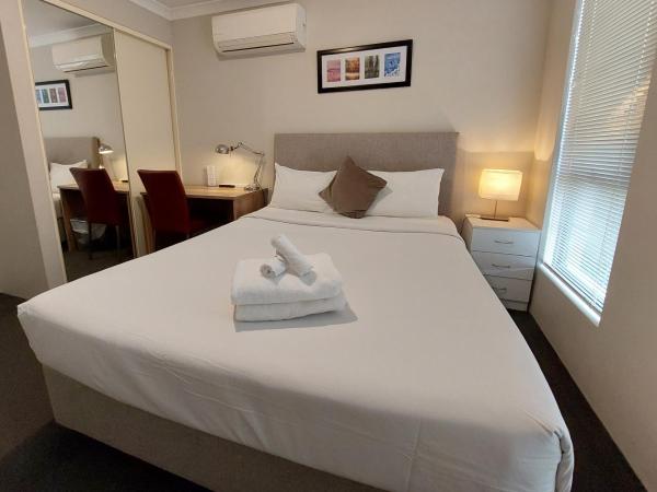 Ellard Bed & Breakfast : photo 2 de la chambre chambre lit queen-size avec salle de bains commune