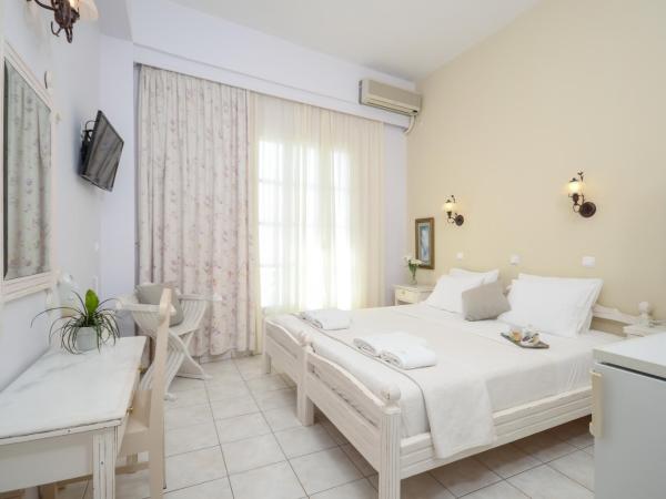 Kymata Hotel : photo 1 de la chambre chambre double - vue latérale sur mer