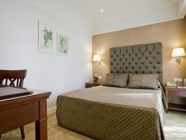 Hera Hotel : photo 8 de la chambre petite chambre double