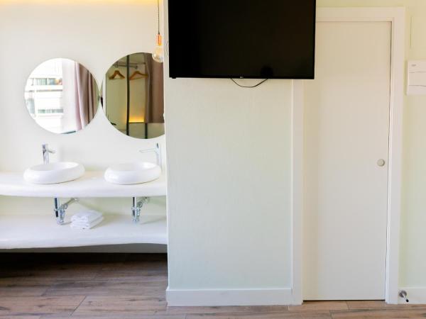 Hostal Charlotte-Gran Vía : photo 2 de la chambre chambre triple standard