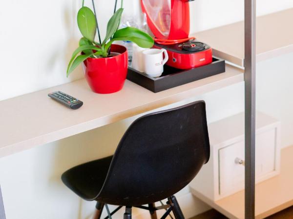 Hostal Charlotte-Gran Vía : photo 4 de la chambre chambre lits jumeaux avec salle de bains privative