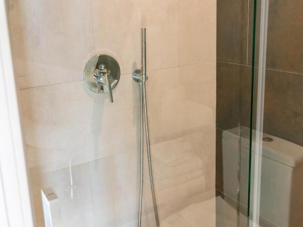 Hostal Charlotte-Gran Vía : photo 6 de la chambre chambre triple basique