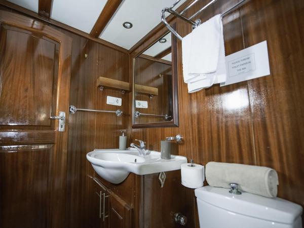 Tersane IV Vincitore 4 Hotel di Bruno Barbieri : photo 9 de la chambre cabine de bateau