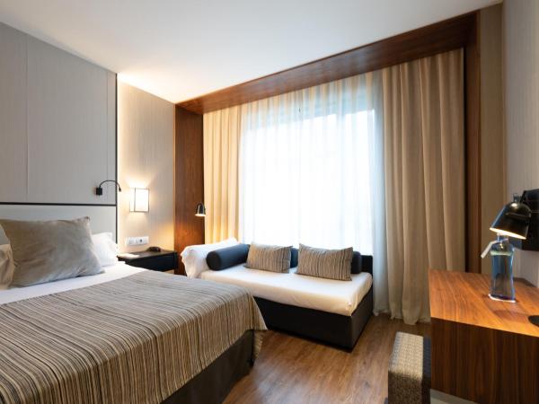 Catalonia Barcelona Plaza : photo 3 de la chambre chambre triple premium (3 adultes)