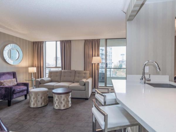 La Grande Residence at the Sutton Place Hotel : photo 7 de la chambre two bedroom sutton suite, 1 king, 1 queen, sofa bed