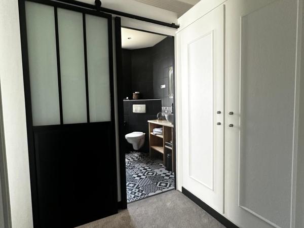 Grand Hôtel Richelieu : photo 10 de la chambre grande chambre double - vue partielle sur mer