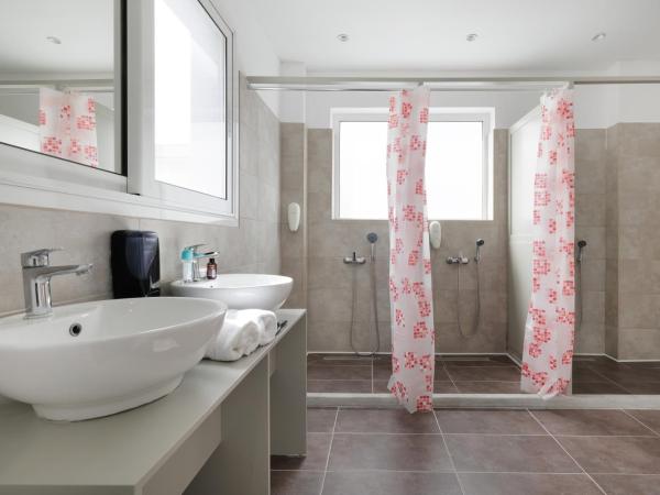 Local Hostel & Suites : photo 8 de la chambre bed in 10 female dorm