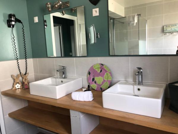 Hotel Les Embruns : photo 8 de la chambre chambre familiale