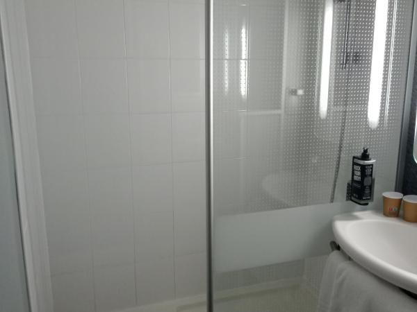 ibis Orange Centre : photo 7 de la chambre chambre standard 2 lits simples