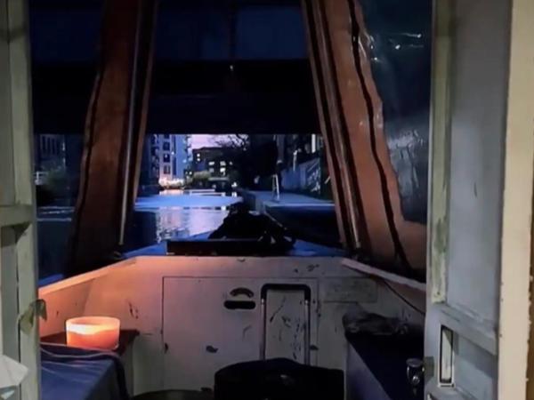 Delightful 1970's Narrowboat : photo 1 de la chambre mobile home