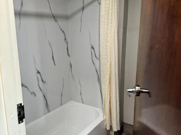 Nola Inn & Suites : photo 5 de la chambre chambre lit king-size