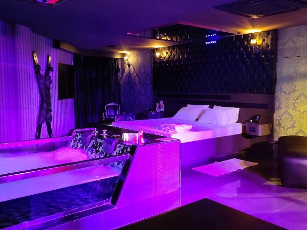 Swing Motel 1 : photo 1 de la chambre suite avec piscine privée