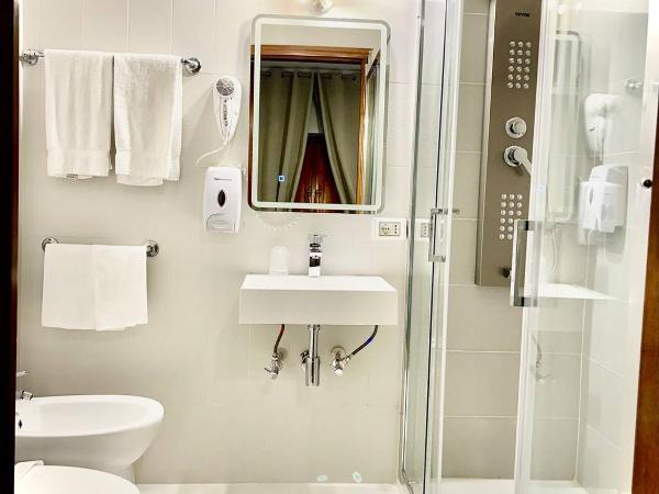 Hotel S. Ercolano : photo 3 de la chambre chambre triple