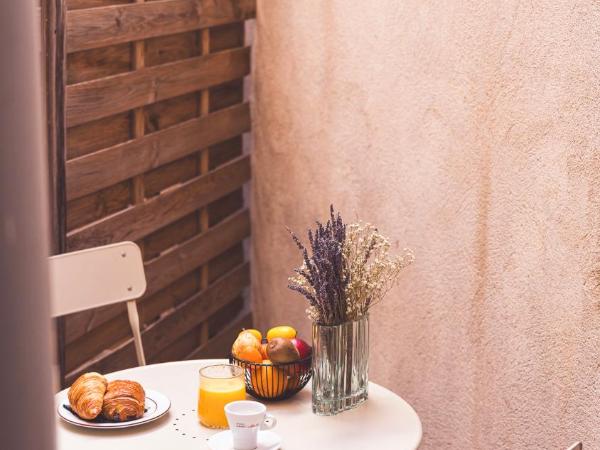 Hôtel Saint Louis - Vieux Port : photo 2 de la chambre chambre confort avec terrasse