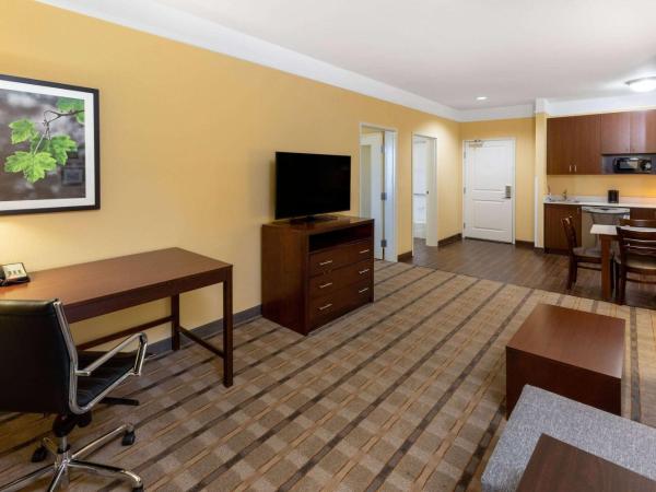 La Quinta by Wyndham Houston NW Beltway8/WestRD : photo 2 de la chambre suite lit king-size exécutive deluxe - non-fumeurs