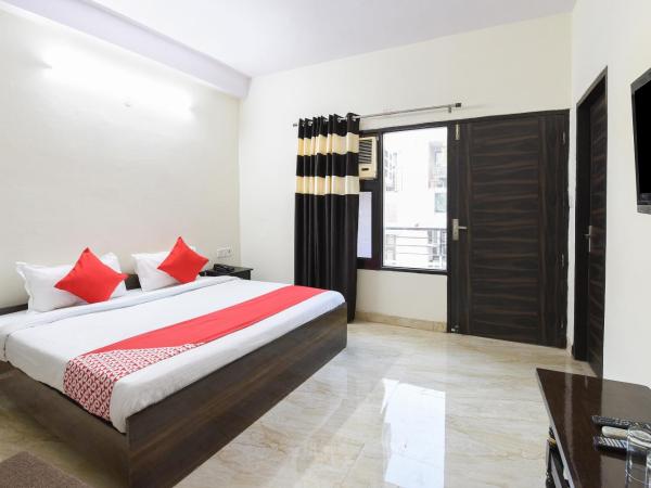 OYO Club Residency Near Tdi Mall : photo 6 de la chambre petite chambre double