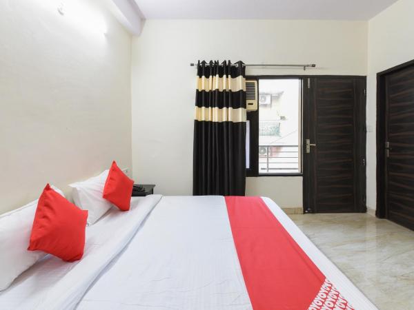 OYO Club Residency Near Tdi Mall : photo 7 de la chambre petite chambre double