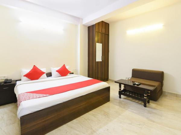 OYO Club Residency Near Tdi Mall : photo 1 de la chambre petite chambre double