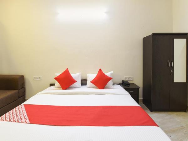 OYO Club Residency Near Tdi Mall : photo 5 de la chambre chambre triple classique