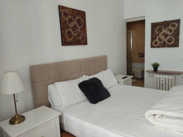 Grand Via House : photo 4 de la chambre chambre double avec salle de bains privative extérieure