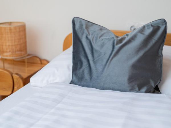 Golden Bridge Rooms : photo 8 de la chambre chambre lits jumeaux - vue sur lac