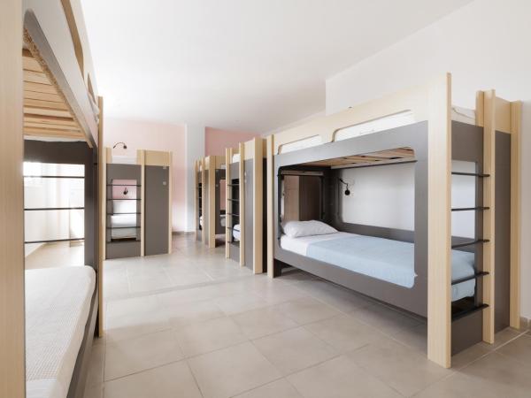 Local Hostel & Suites : photo 4 de la chambre bed in 10 female dorm