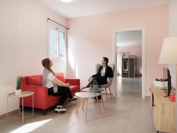 Local Hostel & Suites : photo 1 de la chambre bed in 10 female dorm