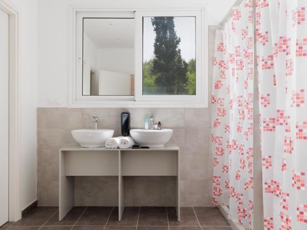 Local Hostel & Suites : photo 7 de la chambre bed in 10 female dorm