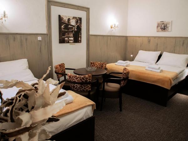 Old Prague House : photo 1 de la chambre chambre quadruple avec salle de bains privative séparée