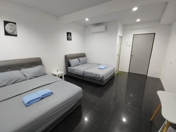 184 GURNEY DRIVE PENANG : photo 7 de la chambre chambre familiale avec balcon