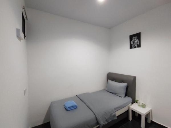 184 GURNEY DRIVE PENANG : photo 3 de la chambre chambre simple avec salle de bains privative