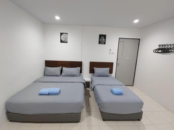 184 GURNEY DRIVE PENANG : photo 3 de la chambre chambre familiale avec salle de bains