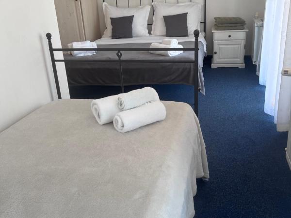 B&B Baron Gautsch : photo 8 de la chambre chambre triple avec balcon