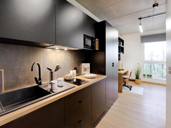 SHED Living Kraków : photo 8 de la chambre chambre double avec salle de bains privative