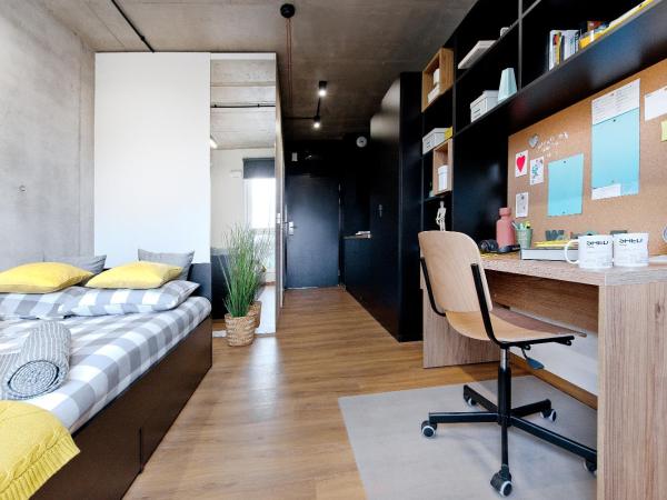 SHED Living Kraków : photo 5 de la chambre chambre double avec salle de bains privative