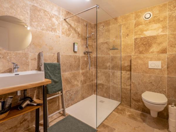 Chambre d'hôtes Conquans : photo 1 de la chambre appartement - rez-de-chaussée