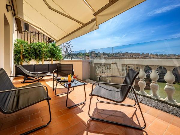 Palazzo Alfieri Residenza D'Epoca - Alfieri Collezione : photo 9 de la chambre suite deluxe avec terrasse