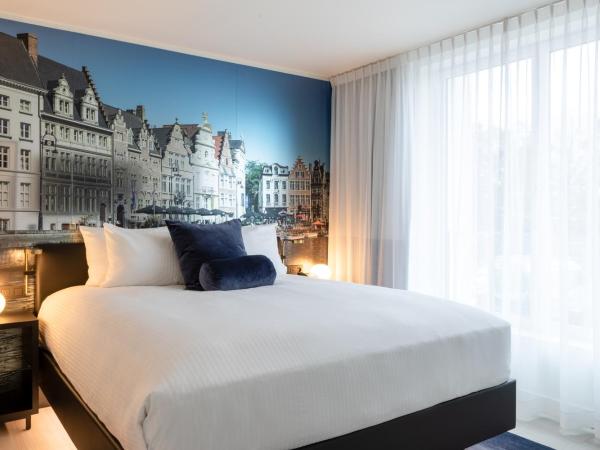 Residence Inn Ghent by Marriott : photo 1 de la chambre studio standard avec lit queen-size - vue sur cour