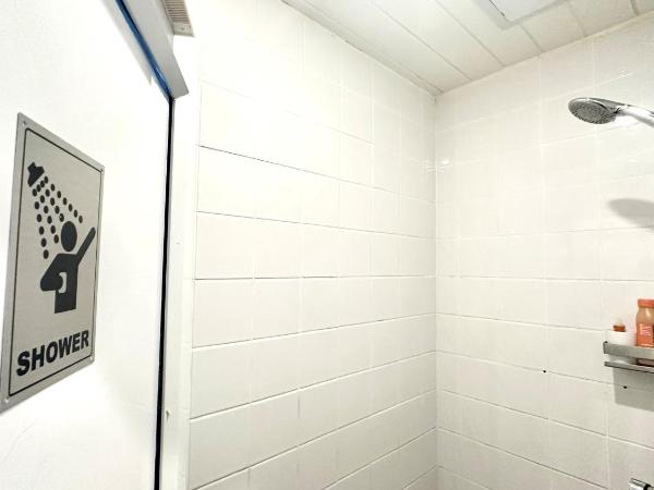 Smart Hyde Park Inn Hostel : photo 2 de la chambre lit dans dortoir mixte de 6 lits