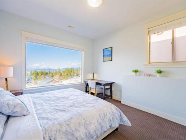 Lakeview 2-bed 2-bath Entire Suite near Summerhill Winery : photo 1 de la chambre chambre lit king-size - vue sur lac