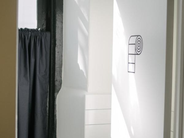 Saintlo Ottawa Jail Hostel : photo 6 de la chambre chambre double cellule