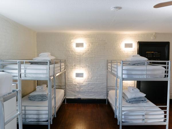 Saintlo Ottawa Jail Hostel : photo 1 de la chambre lit simple dans dortoir mixte de 8 lits