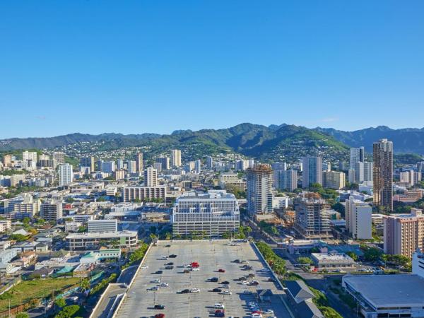 Renaissance Honolulu Hotel & Spa - Newly Opened 2024 : photo 4 de la chambre suite 1 chambre lit king-size avec canapé-lit - vue sur montagne