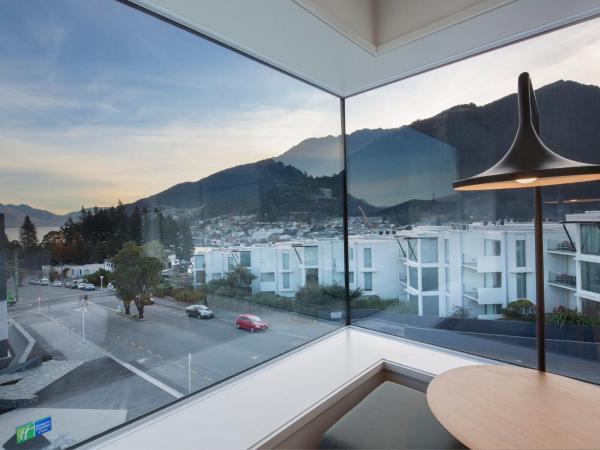 Holiday Inn Express & Suites Queenstown, an IHG Hotel : photo 4 de la chambre standard king room with panoramic window