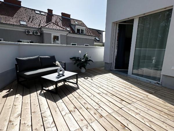 Grazora Living Apartments : photo 5 de la chambre suite lit king-size avec balcon