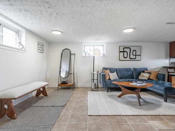 COZY 2-BEDROOM BASEMENT SUITE : photo 4 de la chambre villa 2 chambres :