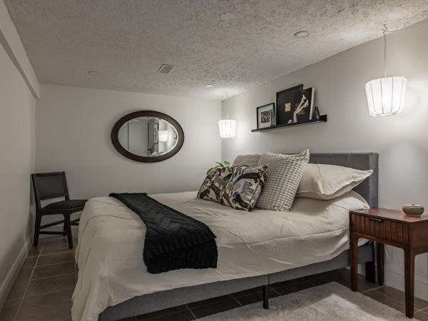 COZY 2-BEDROOM BASEMENT SUITE : photo 7 de la chambre villa 2 chambres :