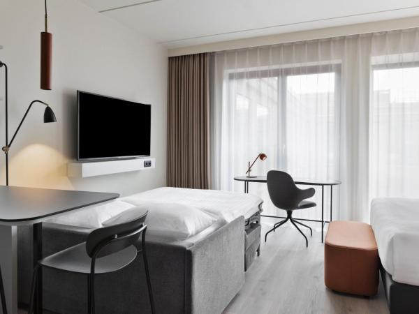Residence Inn by Marriott Copenhagen Nordhavn : photo 10 de la chambre family studio with sofa bed and courtyard view
